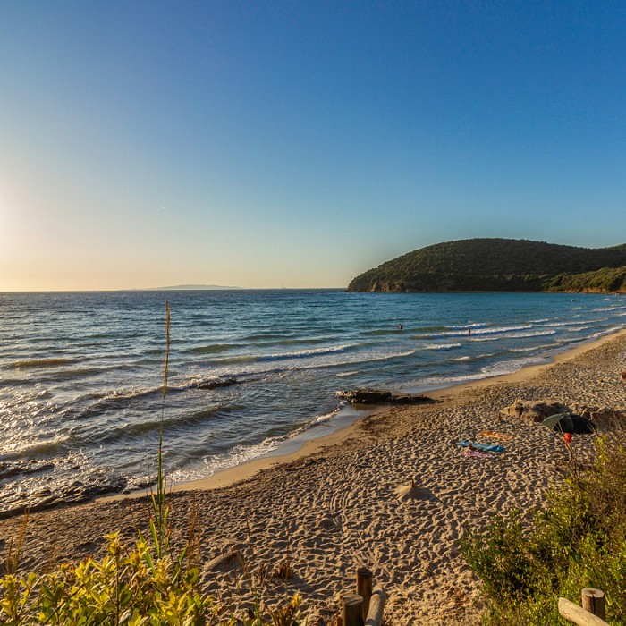 la-meravigliosa-spiaggia-di-cala-violina
